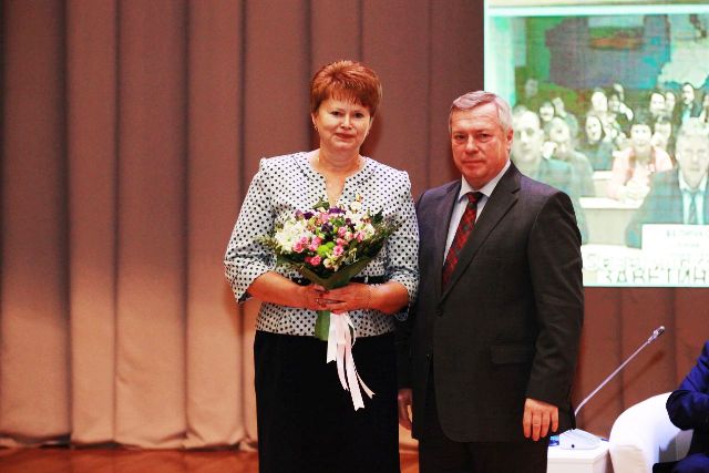 Секретарь Миллеровской УИК награждена памятным знаком